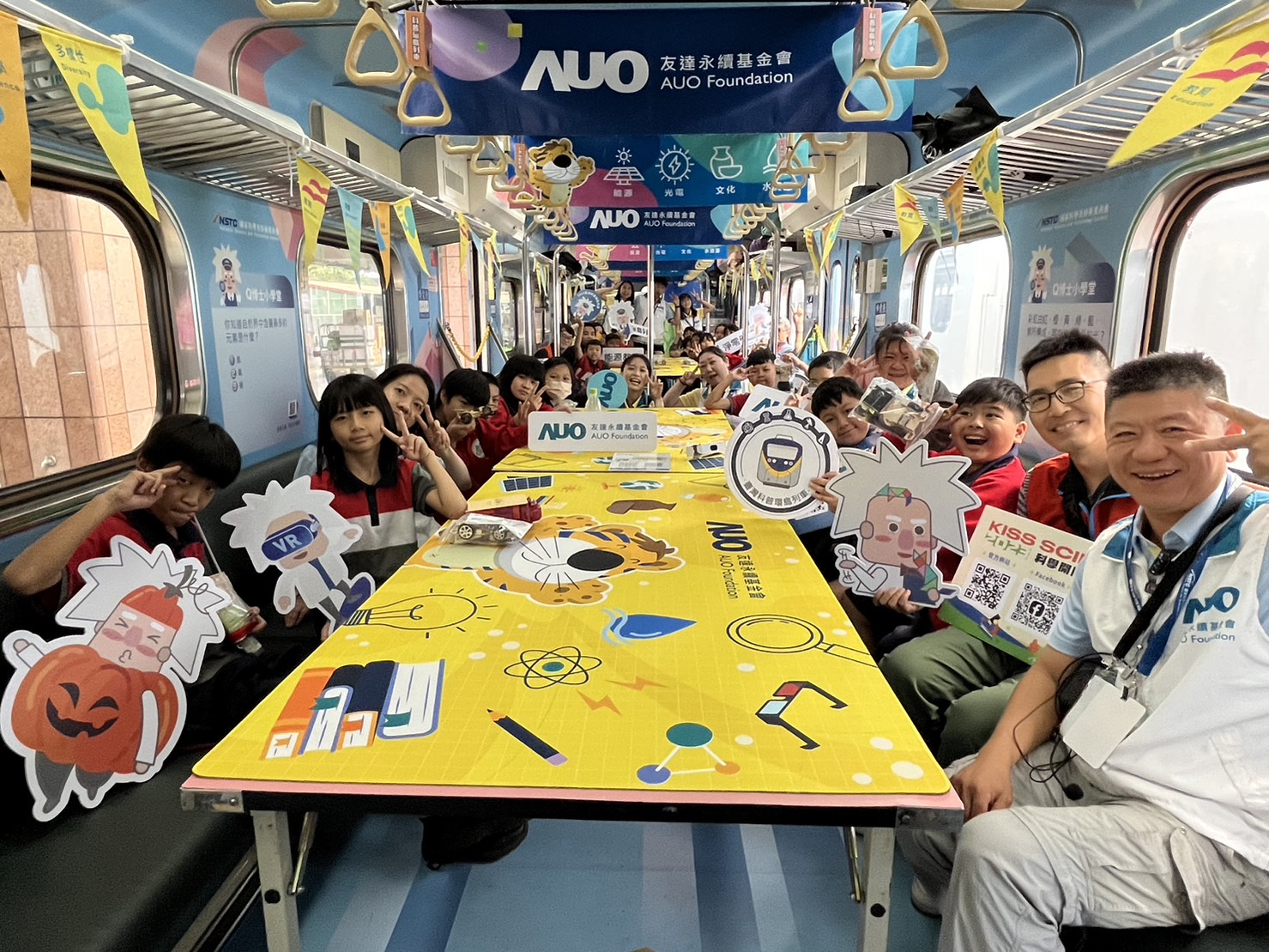 3499拉斯维加斯永續基金會參與「臺灣科普環島列車」，設計基礎科學車廂課程，以「淨零碳排和永續能源」為主題，讓學生透過創意實驗認識淨零知識，以及思考生活中的減碳行為